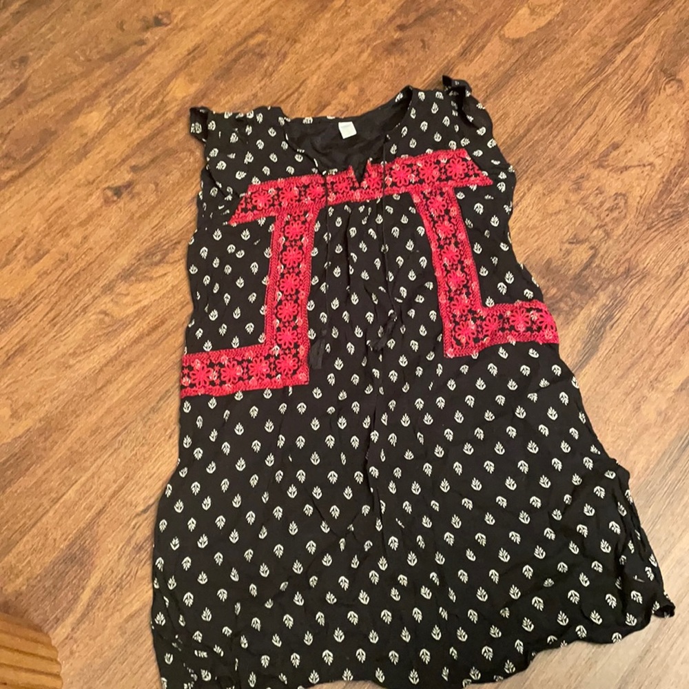 Old navy dress with beautiful details